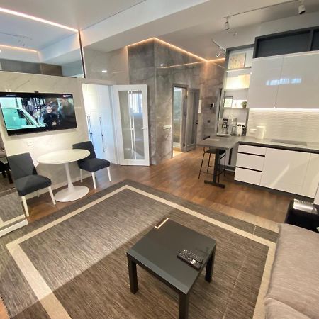 Rentnow Modern Lux Apartment In Centre تشيسيناو المظهر الخارجي الصورة