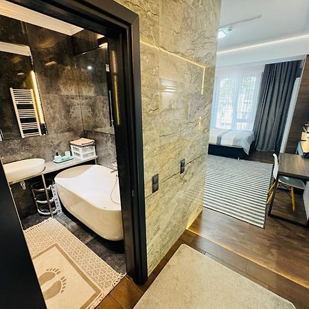Rentnow Modern Lux Apartment In Centre تشيسيناو المظهر الخارجي الصورة