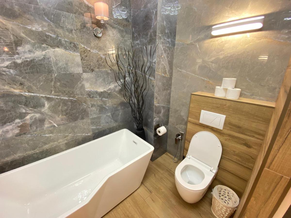 Rentnow Modern Lux Apartment In Centre تشيسيناو المظهر الخارجي الصورة