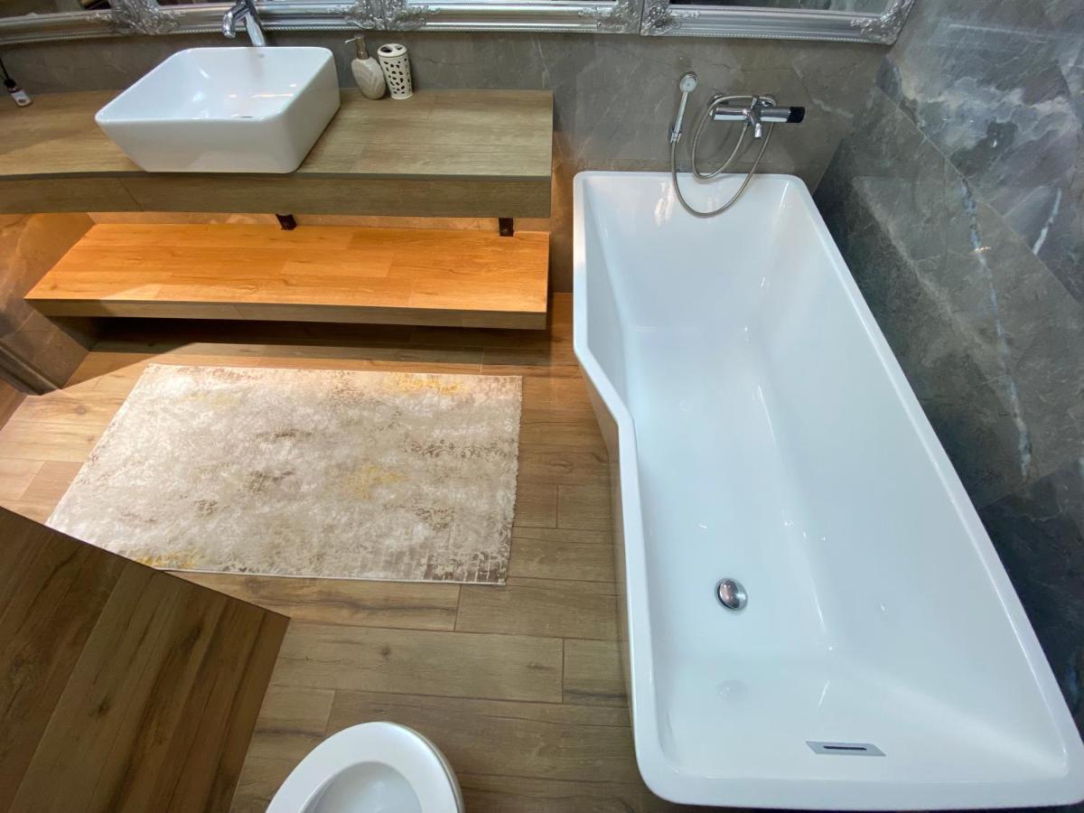 Rentnow Modern Lux Apartment In Centre تشيسيناو المظهر الخارجي الصورة