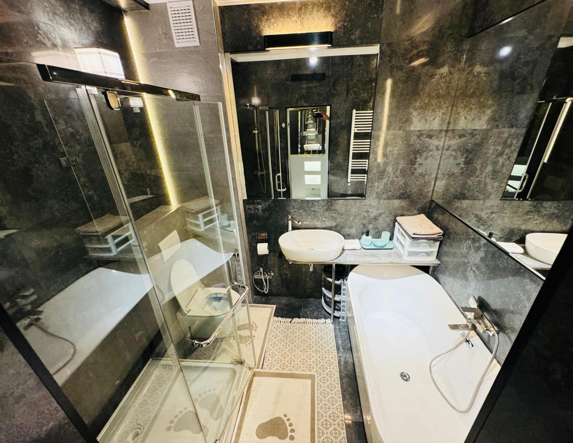 Rentnow Modern Lux Apartment In Centre تشيسيناو المظهر الخارجي الصورة