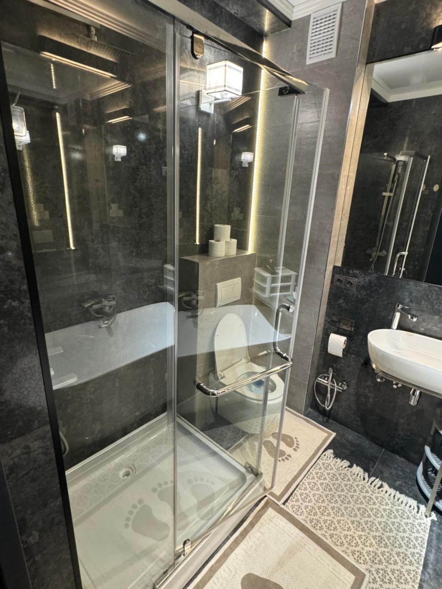 Rentnow Modern Lux Apartment In Centre تشيسيناو المظهر الخارجي الصورة