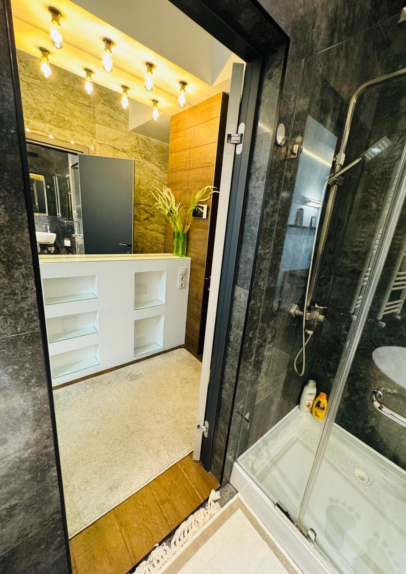 Rentnow Modern Lux Apartment In Centre تشيسيناو المظهر الخارجي الصورة