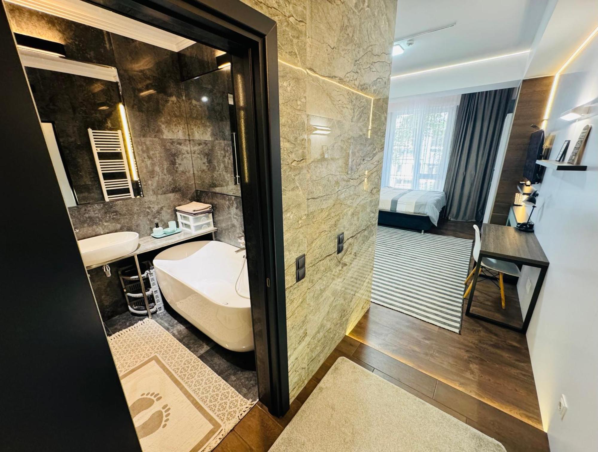 Rentnow Modern Lux Apartment In Centre تشيسيناو المظهر الخارجي الصورة