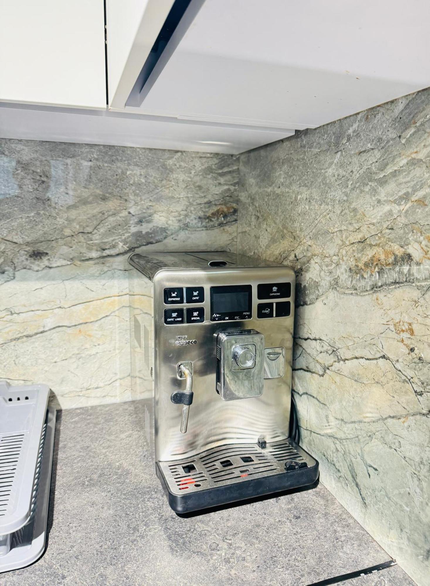 Rentnow Modern Lux Apartment In Centre تشيسيناو المظهر الخارجي الصورة