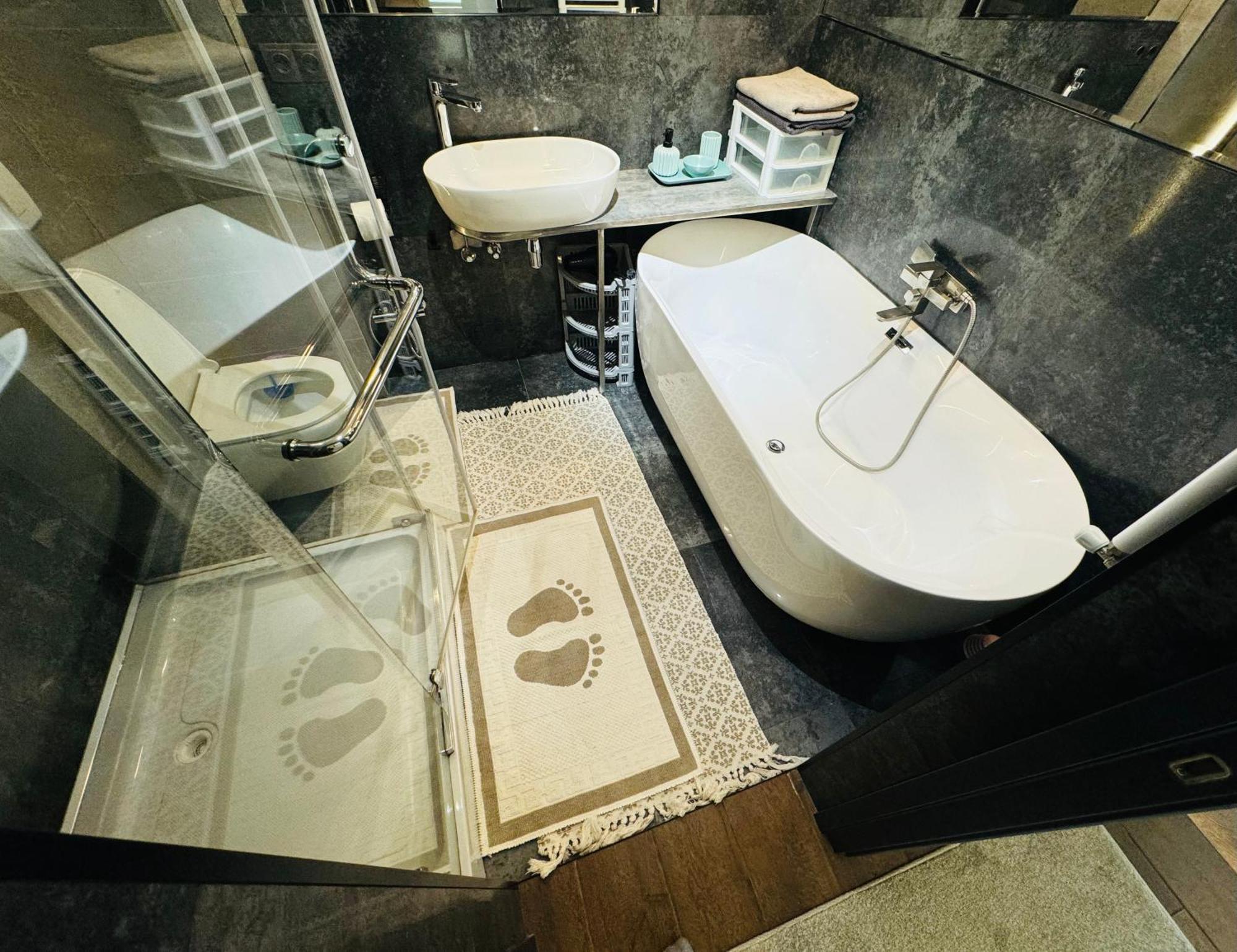 Rentnow Modern Lux Apartment In Centre تشيسيناو المظهر الخارجي الصورة