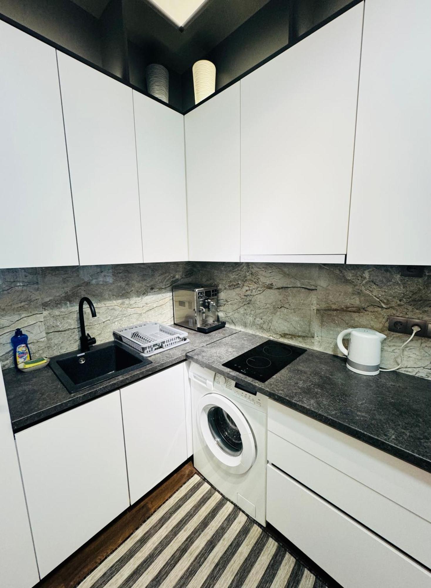 Rentnow Modern Lux Apartment In Centre تشيسيناو المظهر الخارجي الصورة